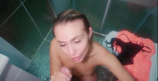性交繼母在淋浴-射液在她的臉上-LuxuryMur